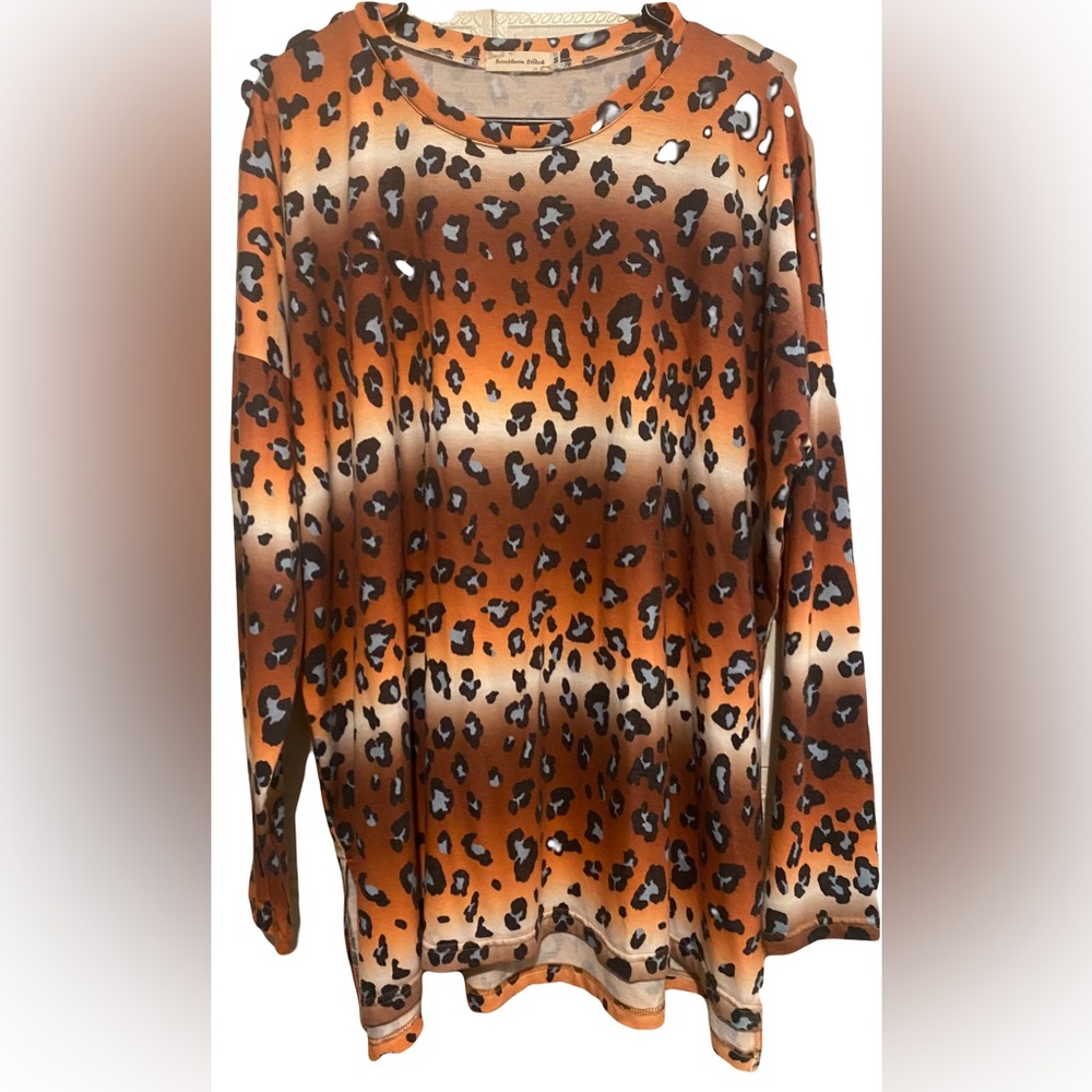 Size. L-Leopard Print Long Sleeve Top